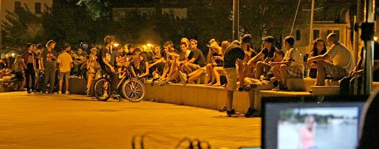 Iz Doma mladih na ulice