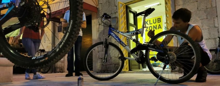 Klub Zona: bicikle, nakit i šah
