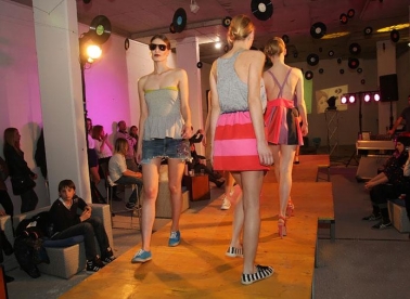 Moda na 2 na C.A.V.E.-u